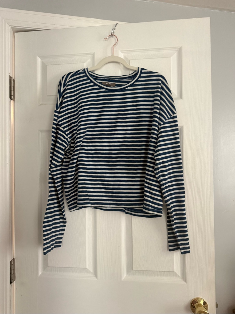 AE77 Striped Long Sleeve Crewneck Top - Navy & White